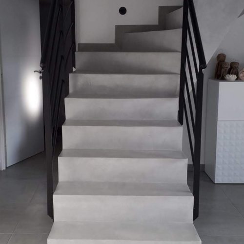 Application béton ciré sur un escalier